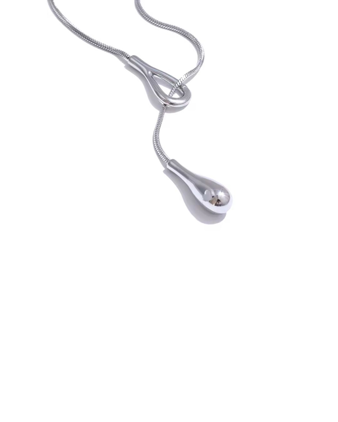 Colar Feminino Dourado com Pingente Gota Elegante