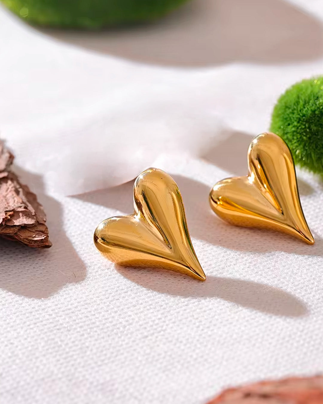 Brinco Feminino Coração Dourado Elegante