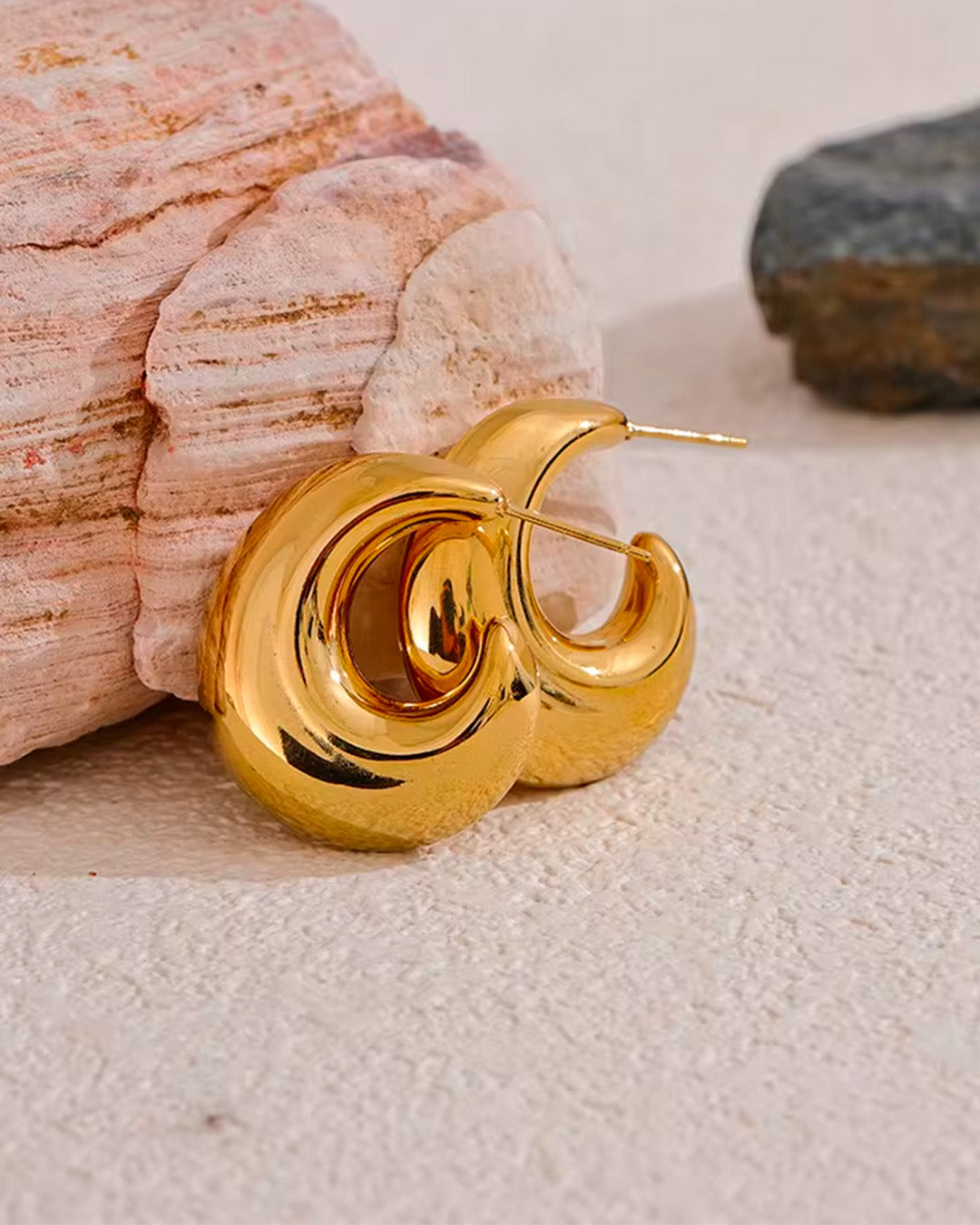 Brinco de Argola Feminino Dourado Acabamento Liso