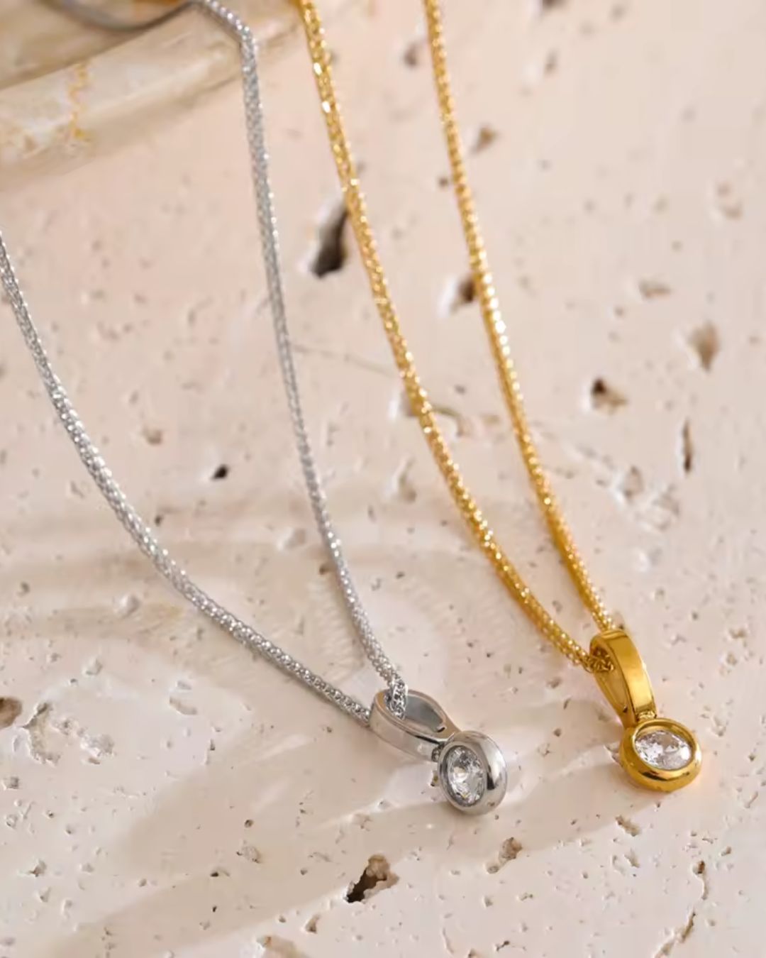 Colar Feminino Ponto de Luz com Zircônia Dourado
