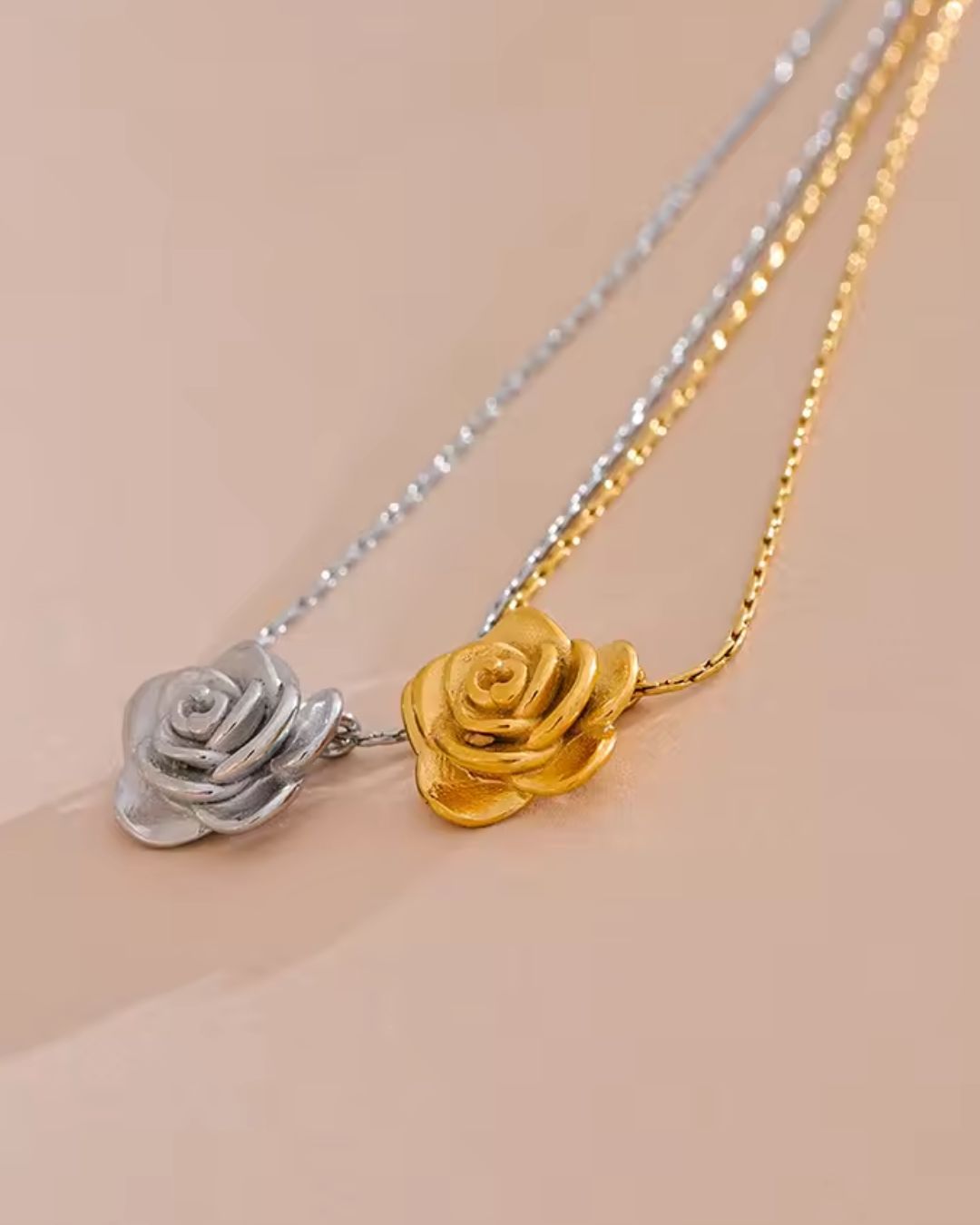 Colar Feminino Flor Dourado Elegante