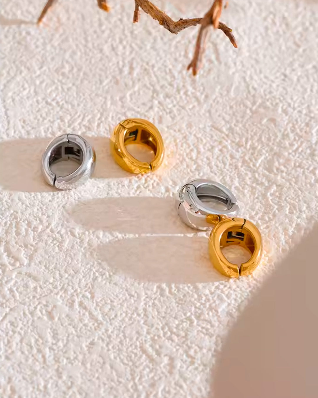 Brinco de Argola Feminino Dourado Pequeno Elegante