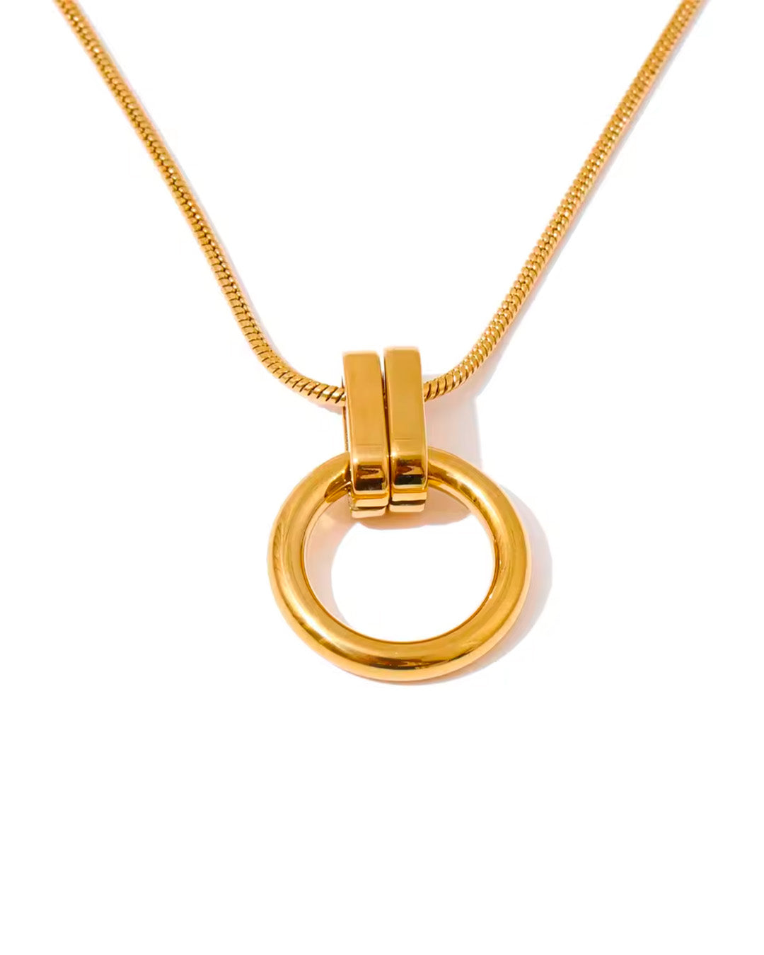 Colar Feminino Dourado com Pingente Redondo Elegante