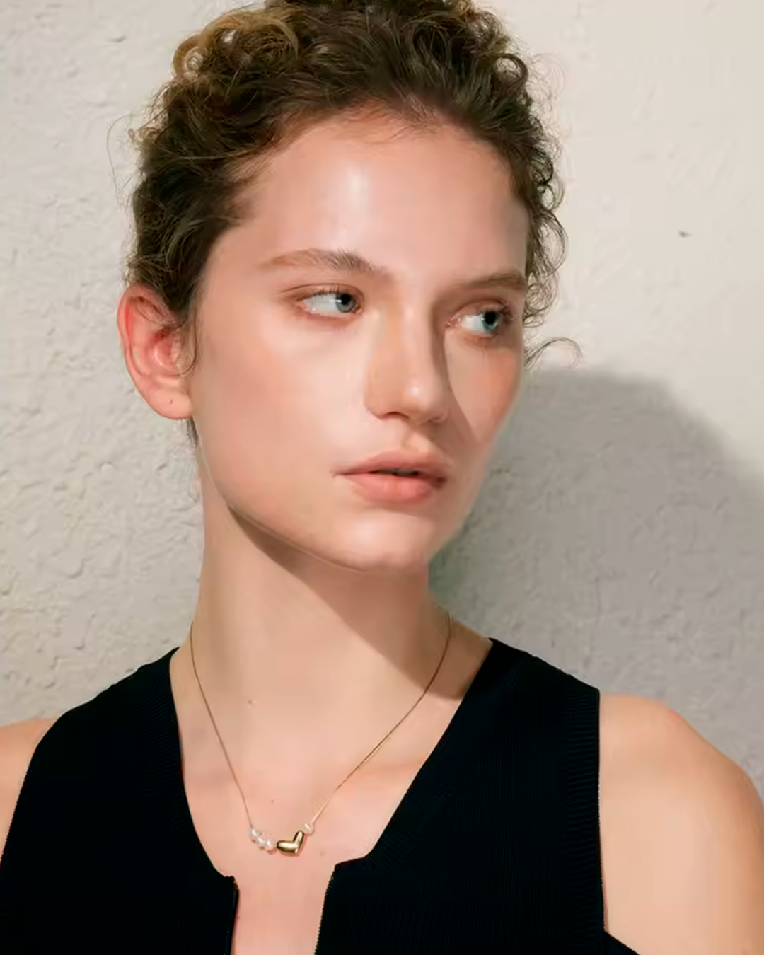 Colar Feminino Coração com Pérolas Dourado Elegante