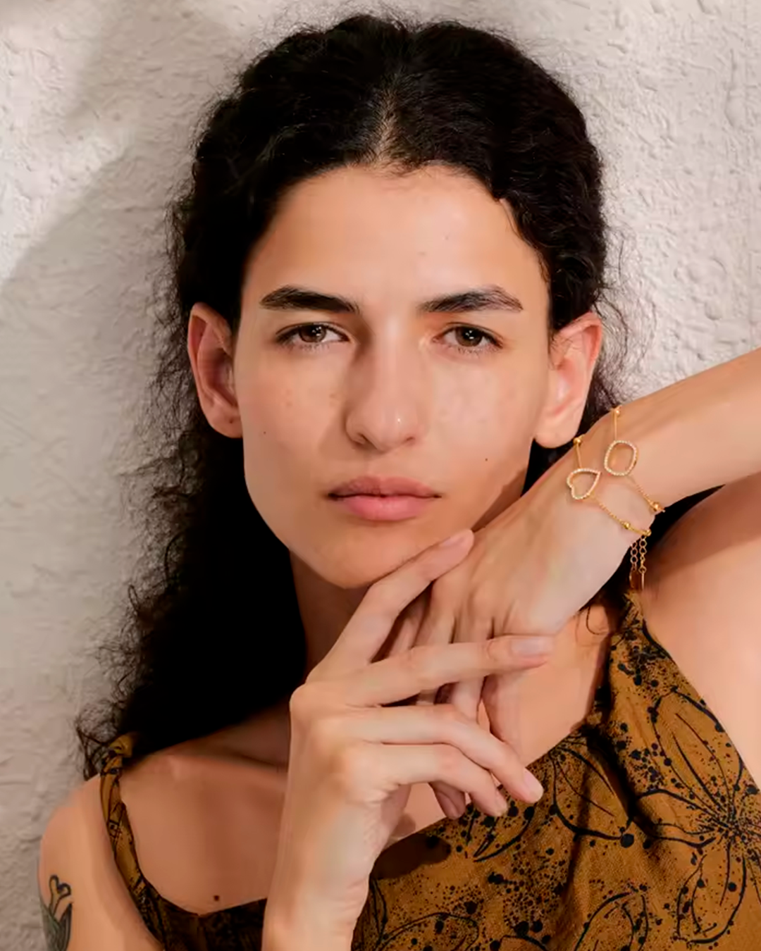 Pulseira Feminina Coração com Zircônia Dourada Elegante
