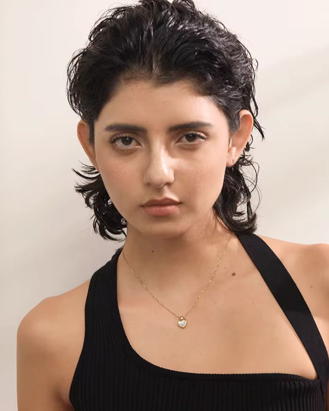 Colar Feminino Coração com Pingente Dourado Elegante
