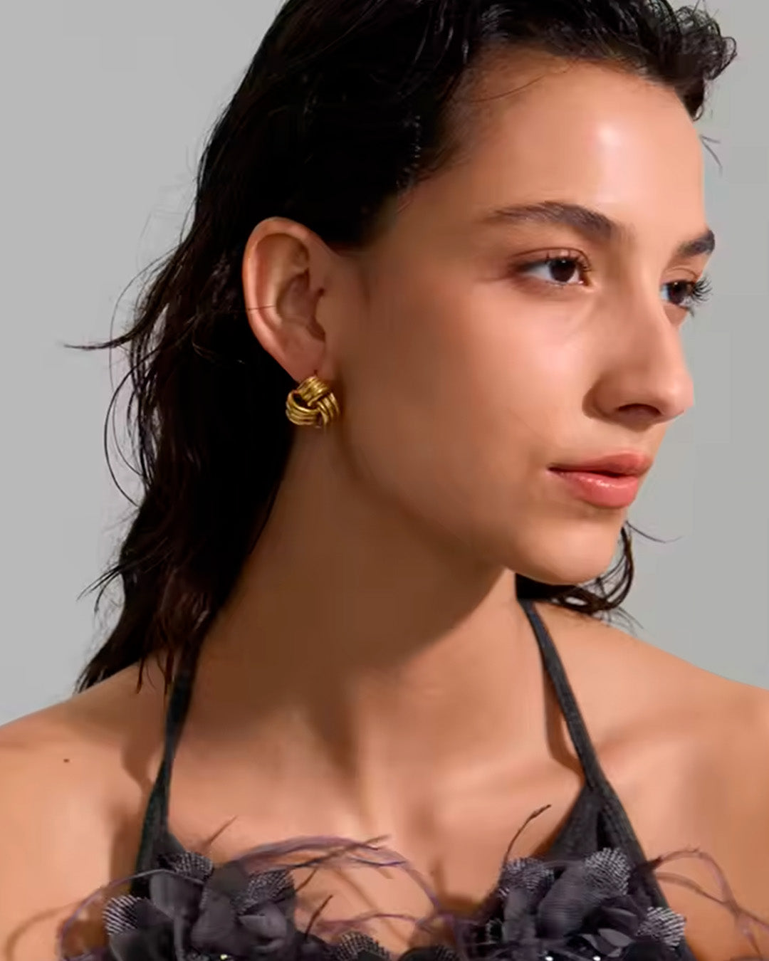 Brinco Feminino Dourado Nó Elegante Minimalista