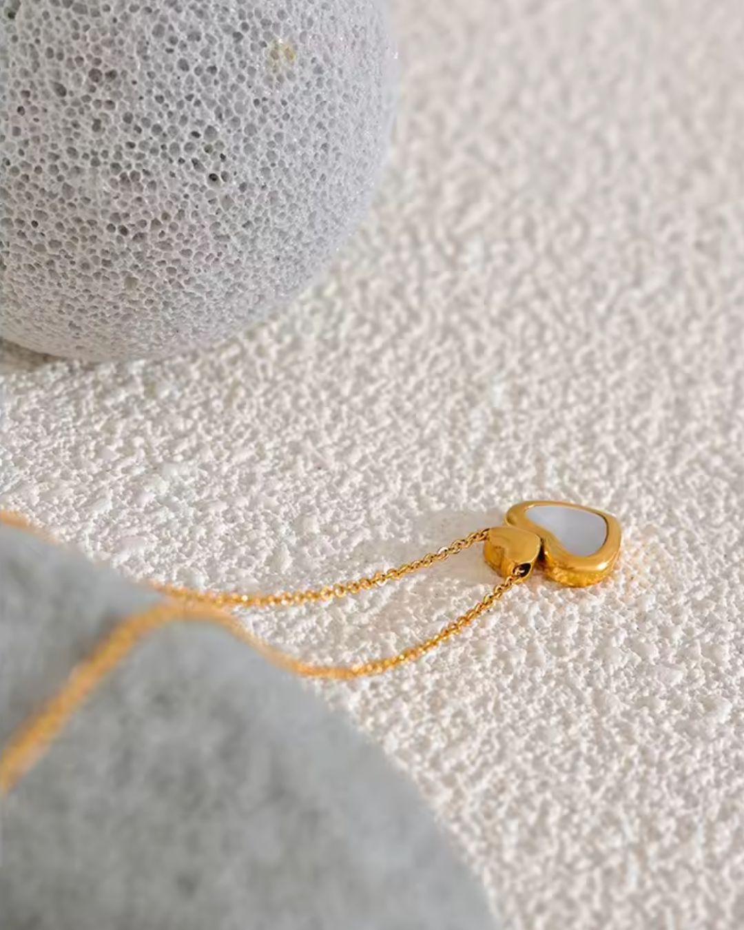 Colar Feminino Coração com Pingente Dourado Elegante
