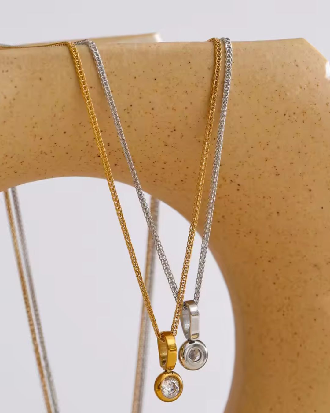Colar Feminino Ponto de Luz com Zircônia Dourado