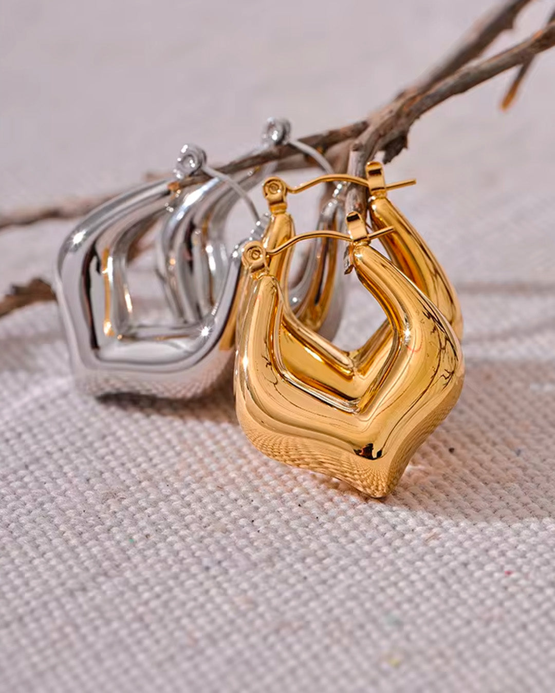 Brinco de Argola Feminino Quadrado Dourado Elegante