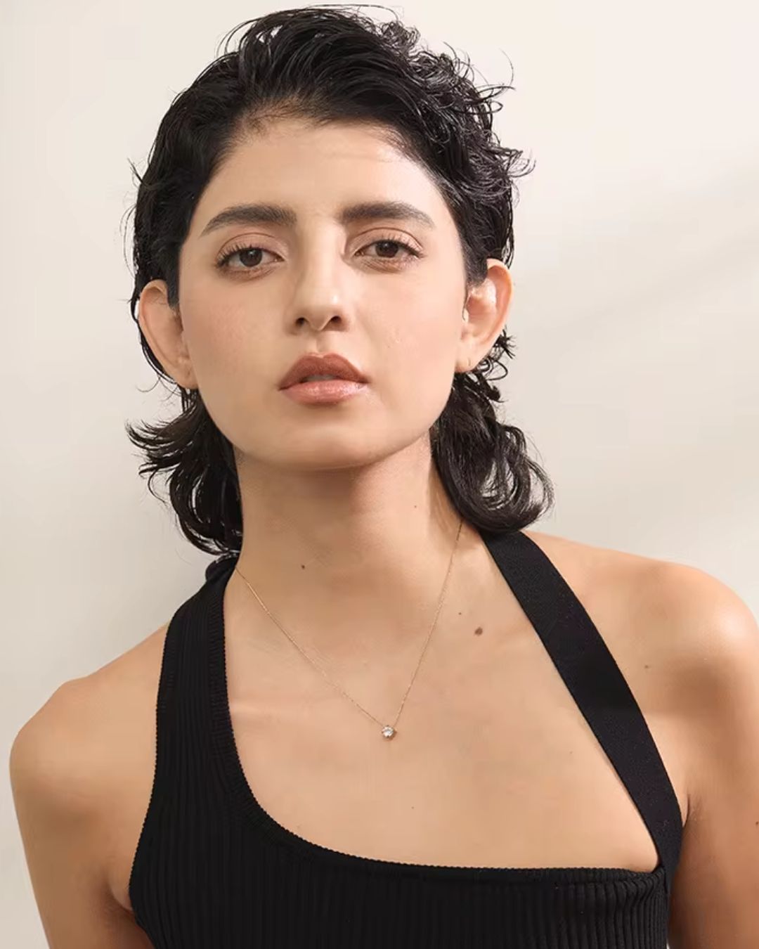 Colar Feminino Dourado Ponto de Luz Elegante