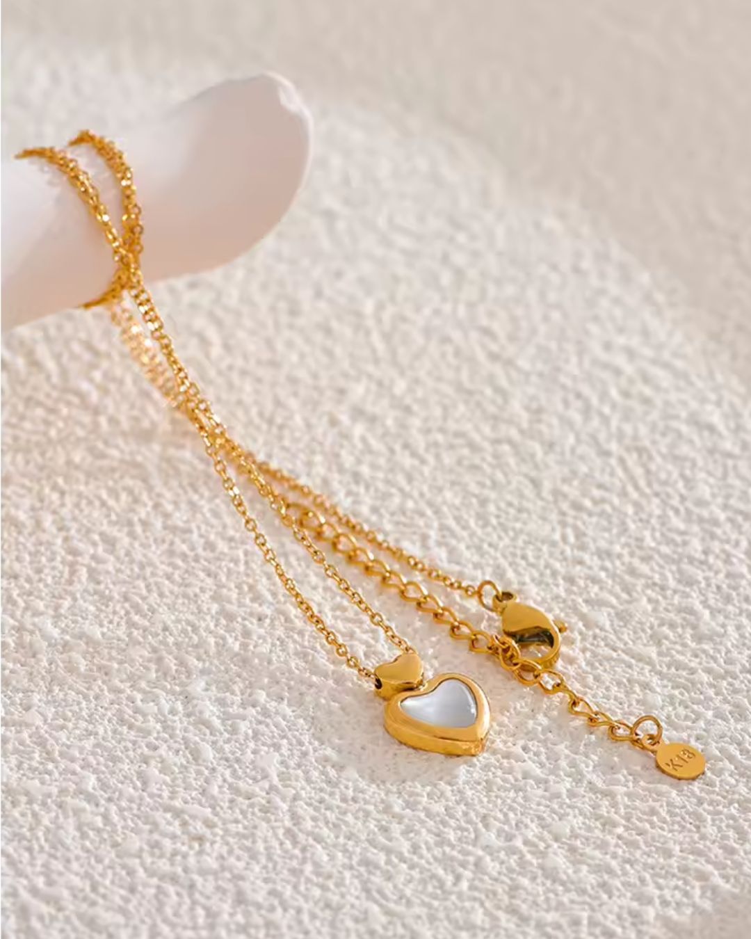 Colar Feminino Coração com Pingente Dourado Elegante
