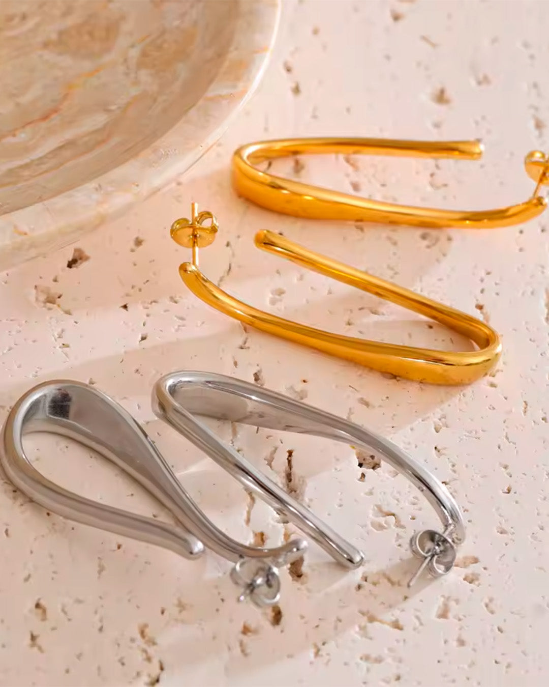 Brinco Feminino Longo Dourado Elegante Minimalista