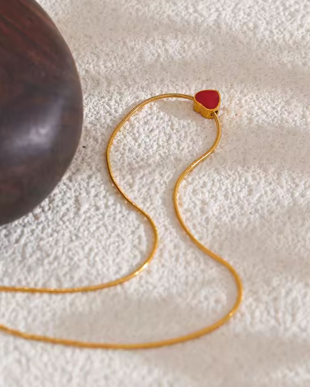 Colar Feminino Coração Vermelho Dourado Elegante