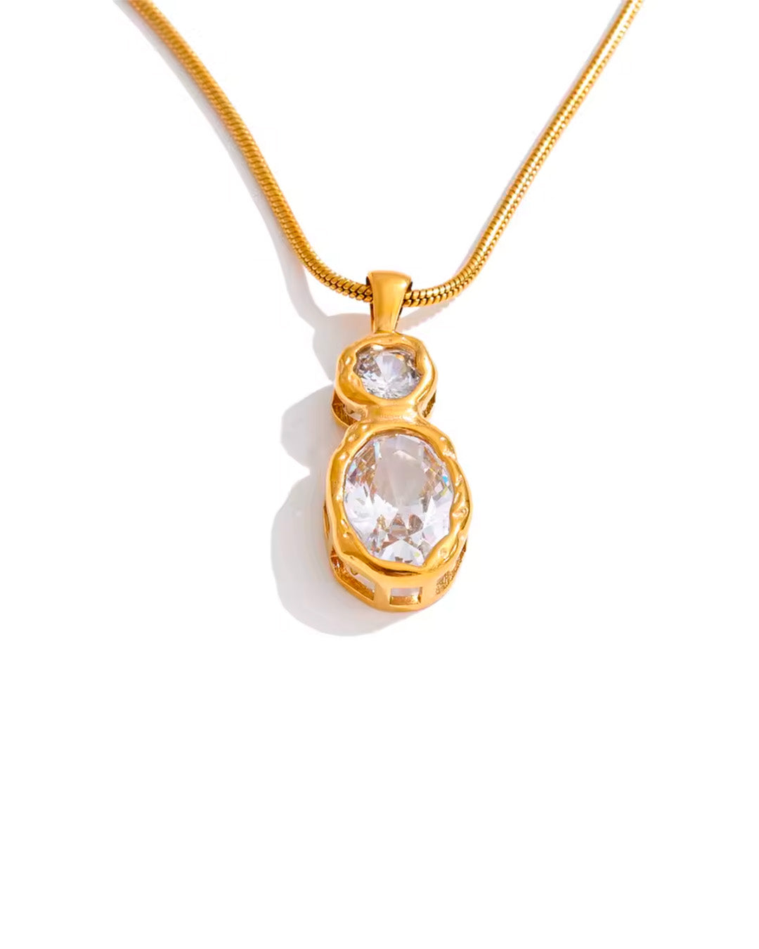 Colar Feminino Dourado com Zircônias Elegante