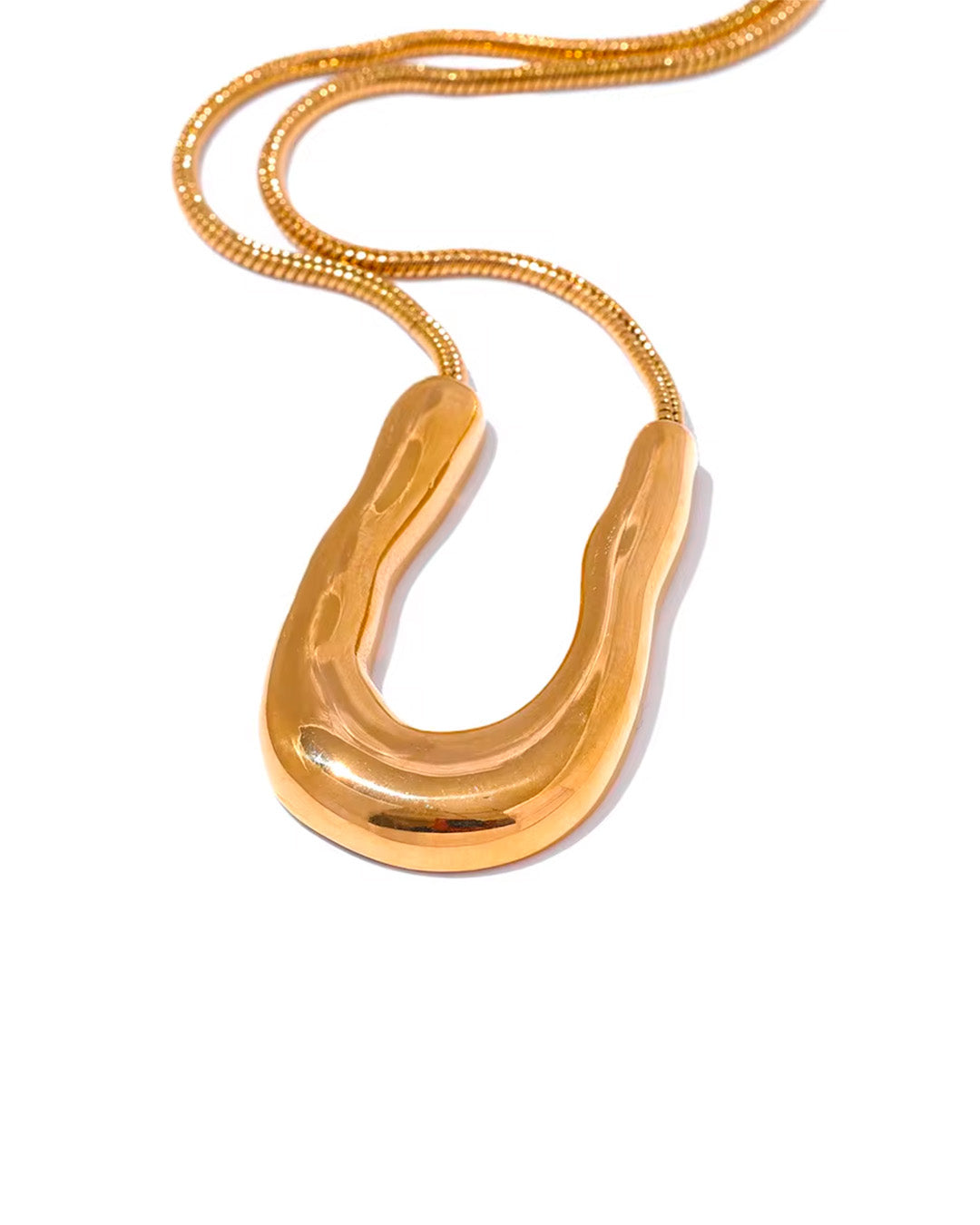 Colar Feminino Dourado com Pingente Ferradura Elegante