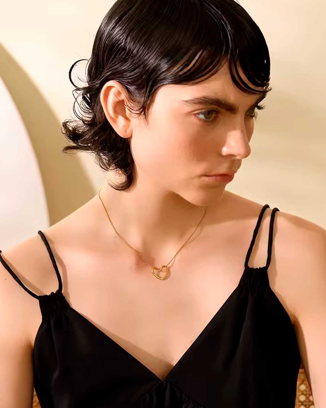 Colar Feminino Coração Dourado Moderno