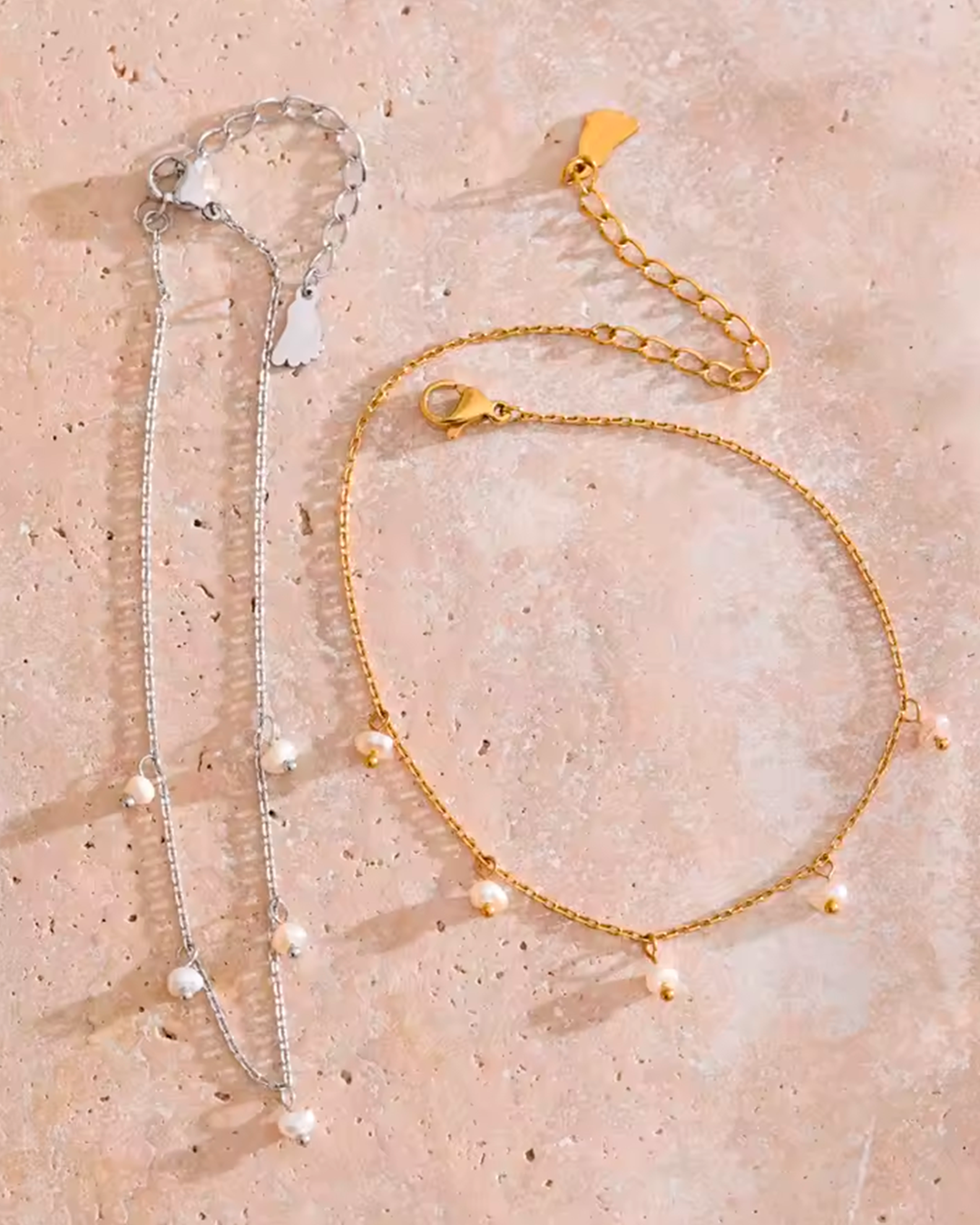 Pulseira Feminina Dourada com Pérolas Delicada