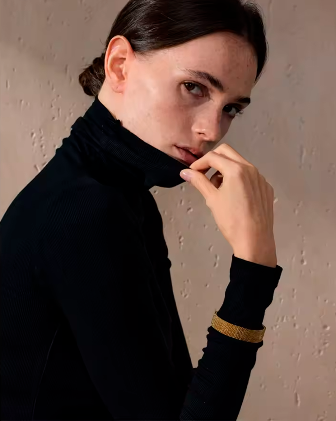 Pulseira Feminina Dourada Bracelete com Franjas Elegante