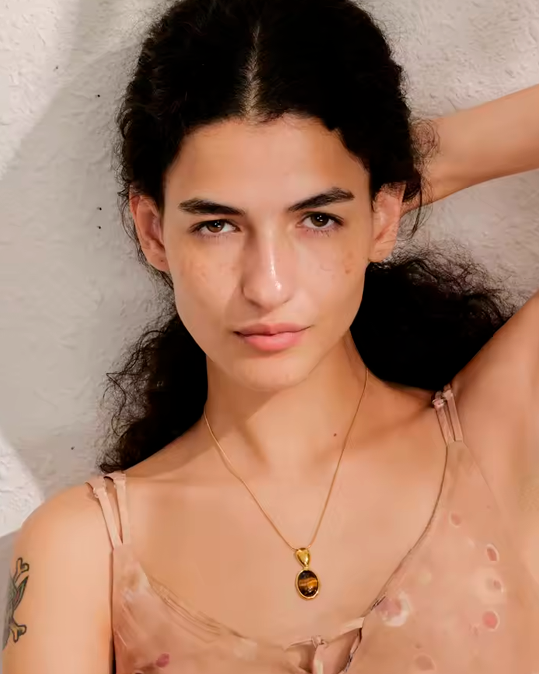 Colar Feminino Dourado Pingente Pedra Oval