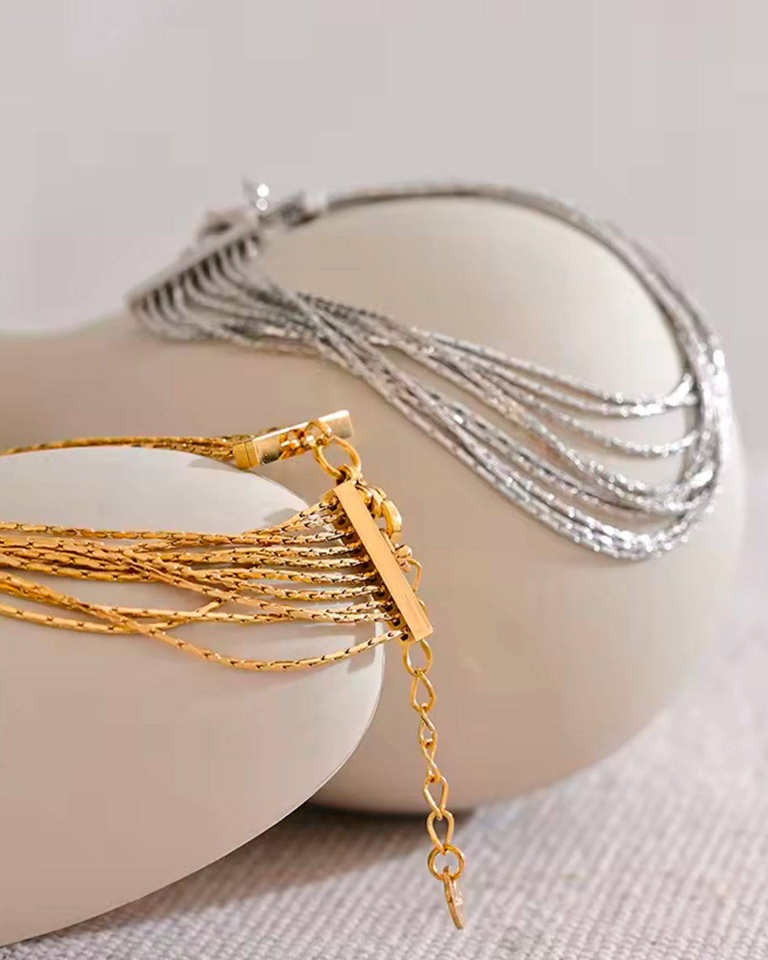 Pulseira Feminina Dourada Multicamadas Elegante