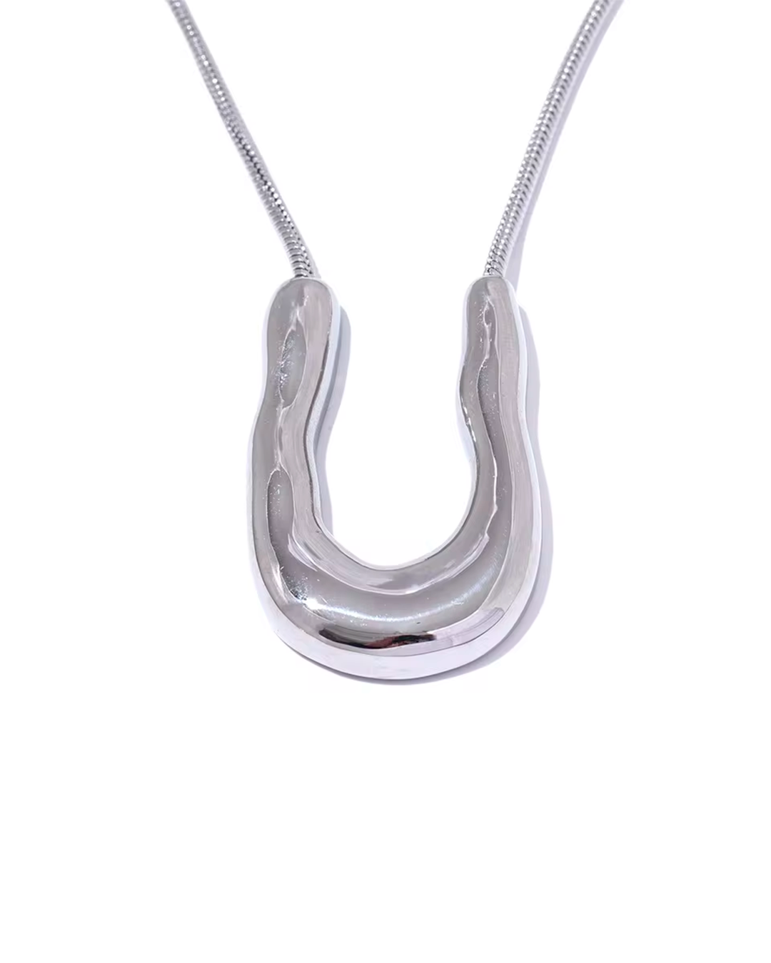 Colar Feminino Dourado com Pingente Ferradura Elegante